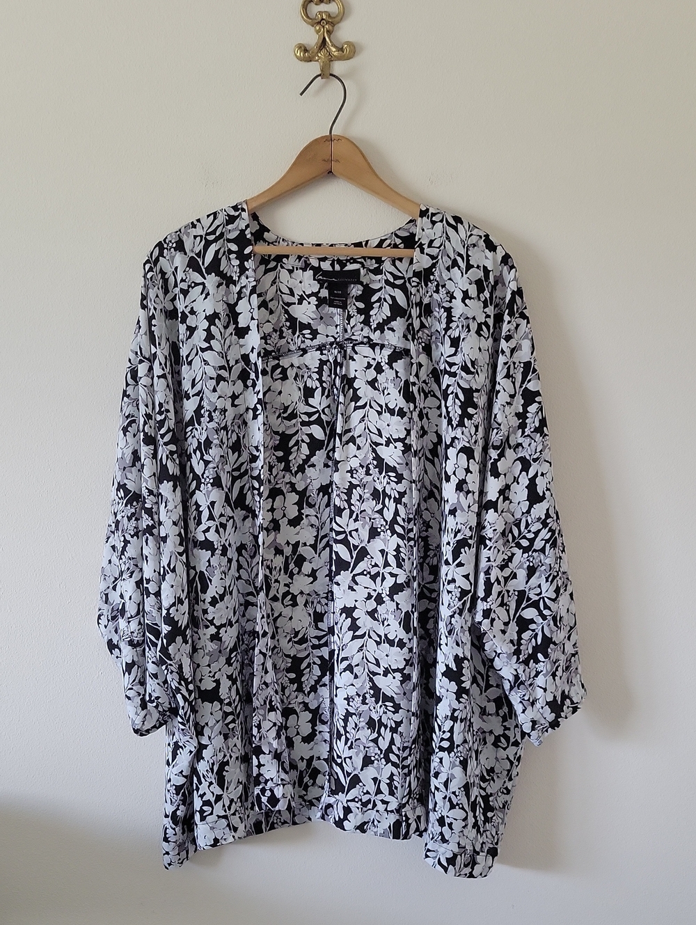 Lane Bryant Black White Floral Semi Sheer Kimono Size 18/20